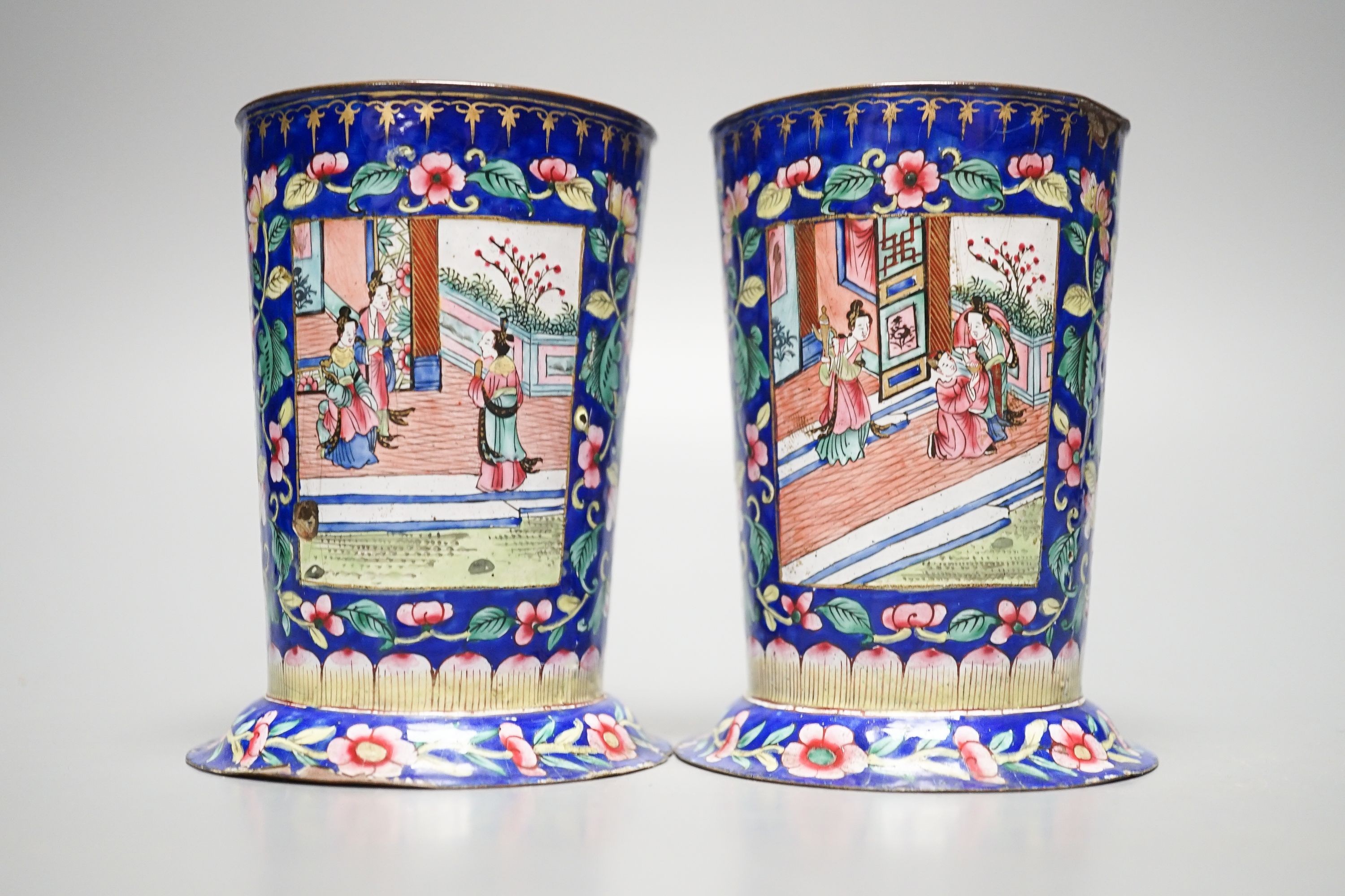 A pair of Chinese Canton enamel beakers, Qing period, 11.2cm